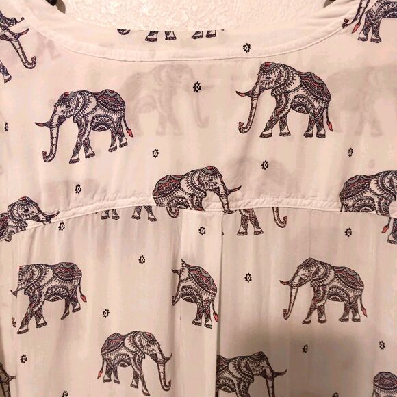 Torrid Harper Blouse Sz 2X Elephant Print Rayon V-Neck Roll Tab Sleeves - Picture 8 of 14